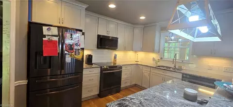 Kitchen - 192 Queens Ct, Clemmons, NC 27012 photo 4 of 6
