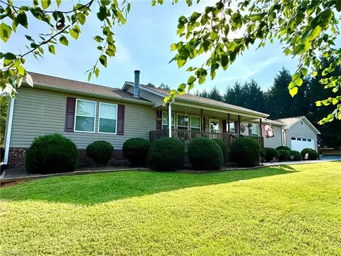 7658 Salem Chapel Rd, Walnut Cove, NC 27052