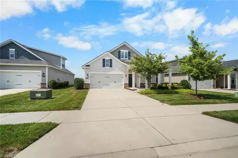 5115 Garnet Hill Dr, Clemmons, NC 27012