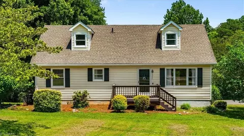 1377 Glenwood Rd, Kernersville, NC 27284
