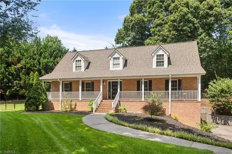 4028 Lofter Ct, Pfafftown, NC 27040