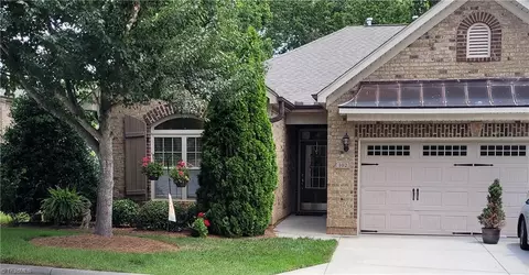 102 Liberty Square Dr, Greensboro, NC 27455