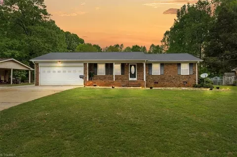 410 10th St W, Siler City, NC 27344