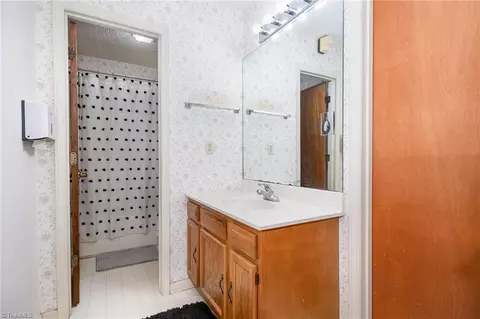 Bath - 209 Meredith Dr, Trinity, NC 27370 photo 1 of 2