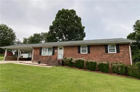 1039 Dogwood Dr, King, NC 27021