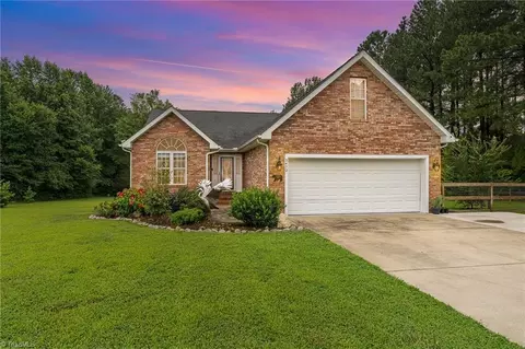 2472 Woods Stream Ln, Asheboro, NC 27205