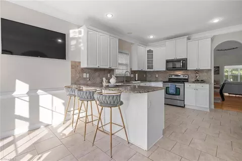 Kitchen - 975 Boyer Dr, Clemmons, NC 27012 photo 2 of 4