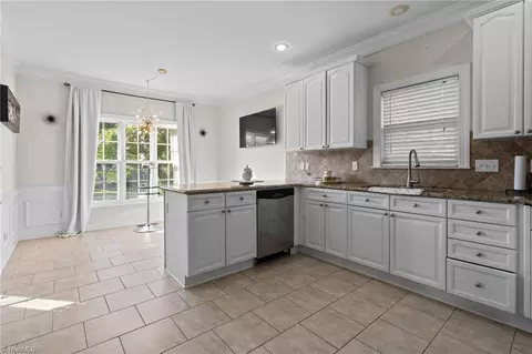 Kitchen - 975 Boyer Dr, Clemmons, NC 27012 photo 4 of 4