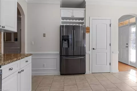 Kitchen - 975 Boyer Dr, Clemmons, NC 27012 photo 3 of 4