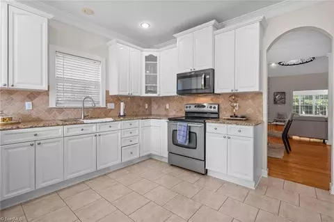 Kitchen - 975 Boyer Dr, Clemmons, NC 27012 photo 1 of 4