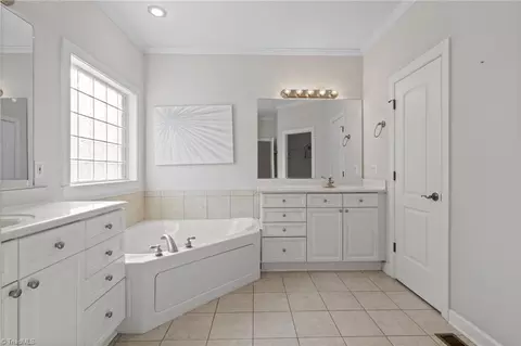 Bath - 975 Boyer Dr, Clemmons, NC 27012 photo 2 of 6