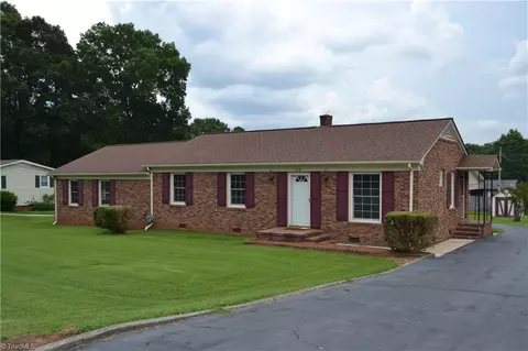103 13th Ave N, Mayodan, NC 27027