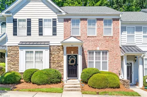 26 Ledgerstone Ln, Greensboro, NC 27407