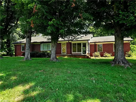 206 Bluebird Rd, North Wilkesboro, NC 28659