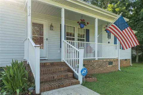 812 Greenbriar St N, Liberty, NC 27298