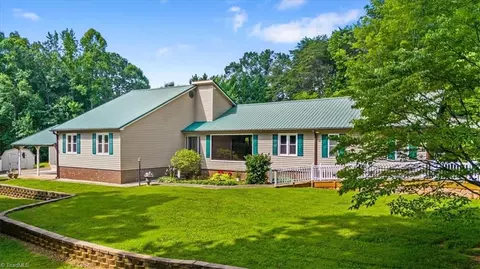 4930 Streamside Dr, Mcleansville, NC 27301