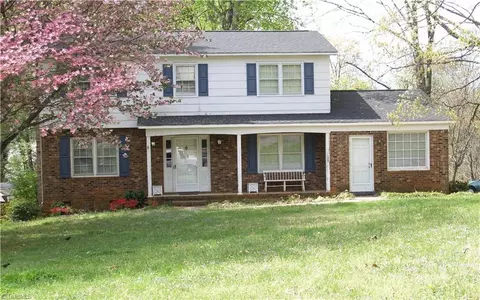 2142 Brighton Ct, Winston Salem, NC 27103