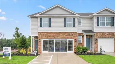 1427 Maltese Ln, Greensboro, NC 27405