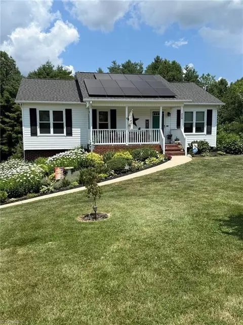 224 Westbridge Pl, Mount Airy, NC 27030