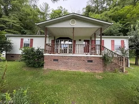 884 Old Nc Highway 16 N, Millers Creek, NC 28651