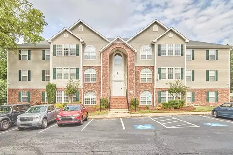 814 Scholastic Dr, Winston Salem, NC 27106