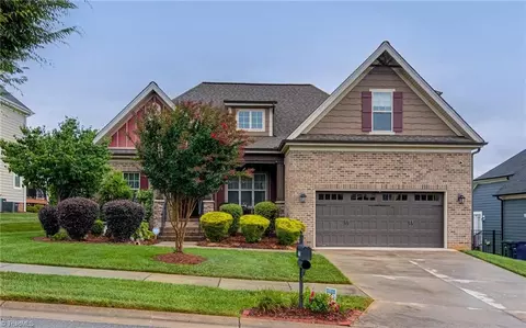 4661 Fairway Run Dr, Pfafftown, NC 27040