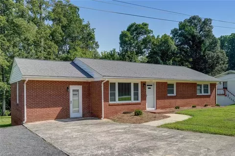 1207 Harris St, Eden, NC 27288