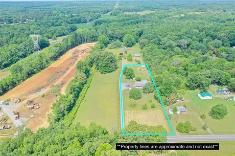 5731 Julian Airport Rd, Liberty, NC 27298