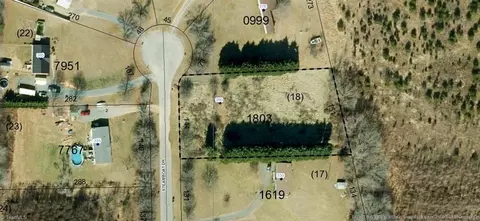 360 Steamboat Dr, Reidsville, NC 27320