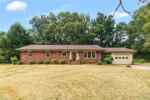 6224 Parkfield Ln, Clemmons, NC 27012