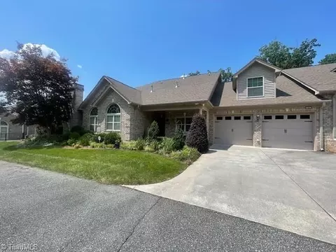 1421 Culloden Ct, Kernersville, NC 27284