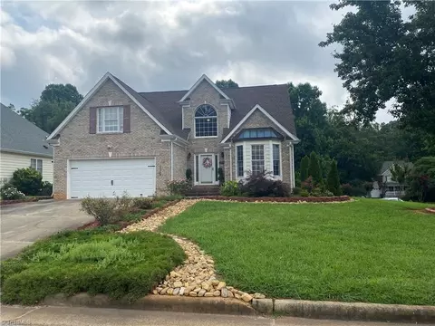 4709 Clifton Park Dr, Jamestown, NC 27282