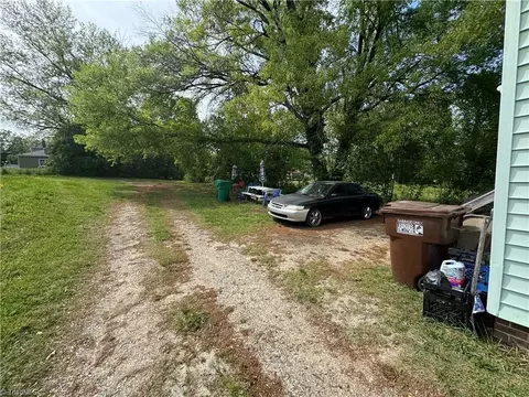 912 Grace St, High Point, NC 27260 photo 3