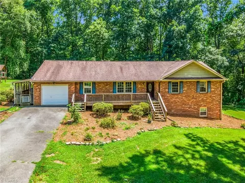 6151 Reidsville Rd, Belews Creek, NC 27009