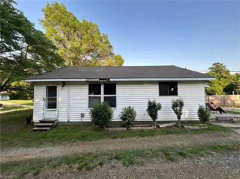 2814 Triangle Lake Rd, High Point, NC 27260