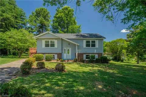 3228 Loftyview Ct W, High Point, NC 27260