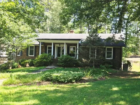 808 Pebble Dr, Greensboro, NC 27410