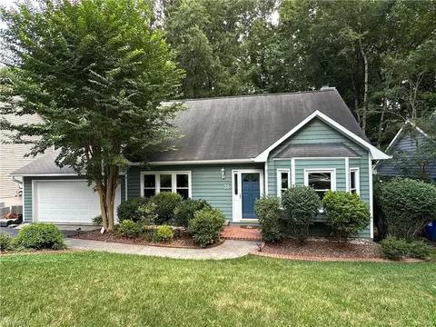 33 Carrisbrooke Ln, Winston Salem, NC 27104