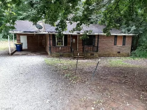 1707 Chatham Ave, Siler City, NC 27344