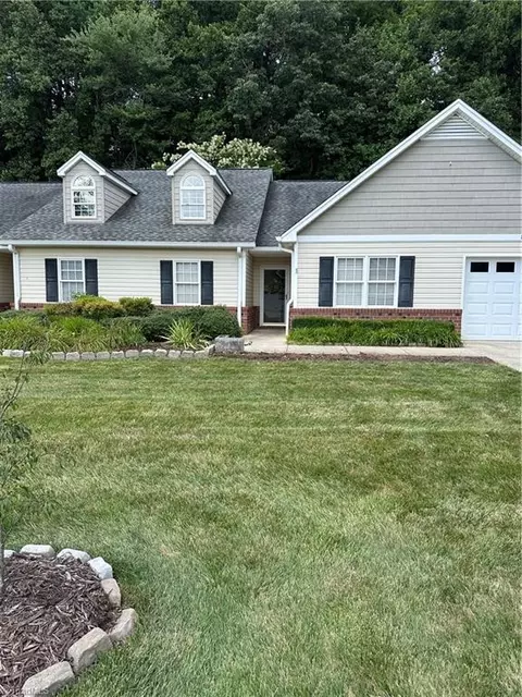 135 Plantation Place Ln, Mount Airy, NC 27030