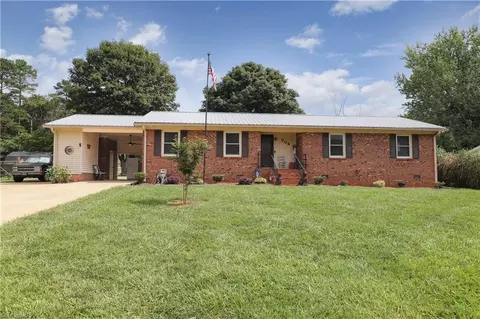 204 Sidney St, Lexington, NC 27295