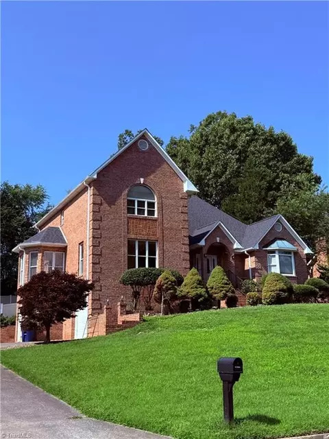 381 Hollinswood Ave, Winston Salem, NC 27103
