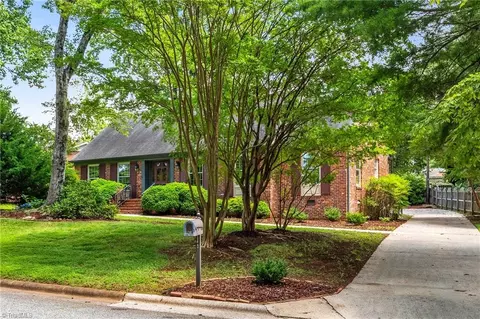 808 Meade Dr, Greensboro, NC 27410