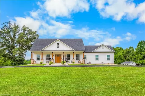 1299 Volunteer Rd, Pinnacle, NC 27043