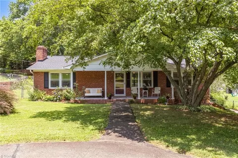 2415 Sedalia Dr, Clemmons, NC 27012