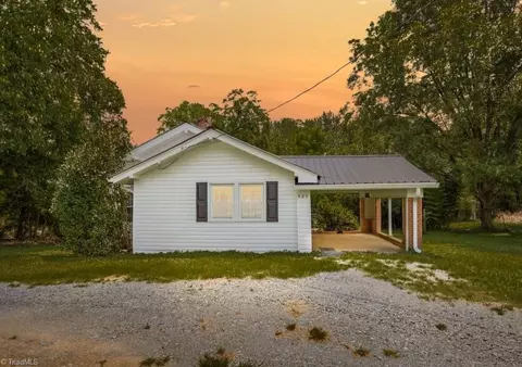 927 Brooklyn Avenue Ext, Ramseur, NC 27316