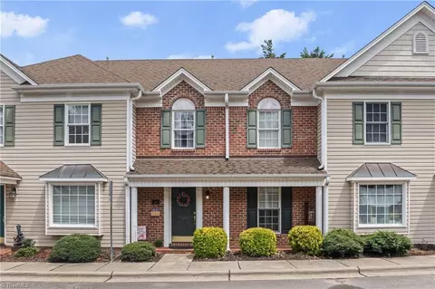 102 Salisbury Ct, Kernersville, NC 27284