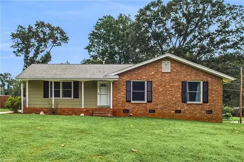 4127 Summerglen Dr, Greensboro, NC 27406