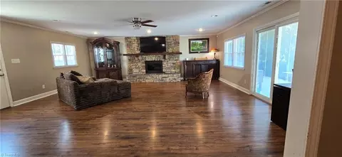 3412 Cloverdale Dr, Greensboro, NC 27408