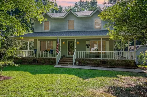 3710 Applewood Rd, Randleman, NC 27317